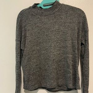 Divided grey crop sweater S